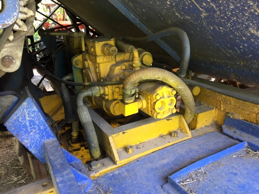 ขาย รถเกี่ยวอุ้ม เครื่อง 6BF-1 /185 แรง ตัวเดินแทรคเตอร์ ปั้มไดกิ้น 22 แฝด อุ้มเลา ท่อปรับระดับ