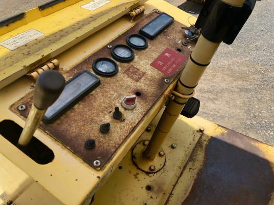 รถบดสามล้อเหล็ก KAWASAKI K12 FROM JAPAN สนใจติดต่อ 063-9316985 ID LINE : 0639316985 ครับ