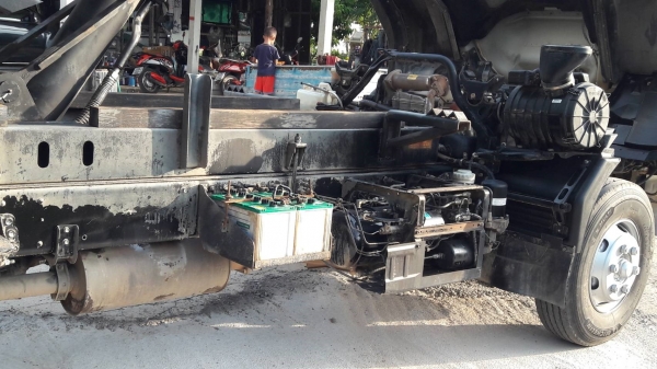 ขาย6ล้อ ดั้ม isuzu FRR 210 แรง ปี 56