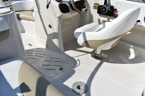 Tahoe Deck/Ski Boat 196, 2006 w/Suzuki 140hp OB 4 stroke ยาว19&#039; 10&quot;