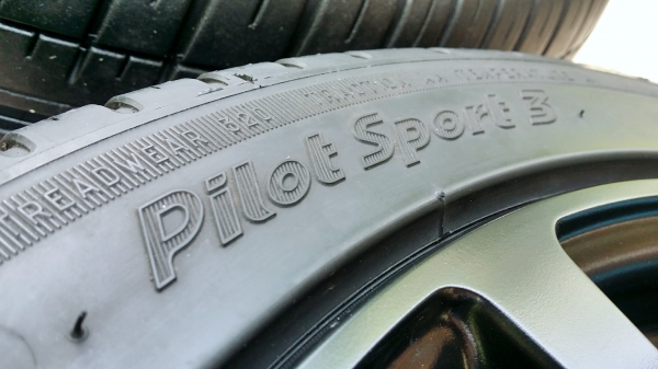 แม็กเก๋ง ขอบ17 4รู100 กว้าง7 et42 พร้อมยางมิชลิน 215 45R17ปี15