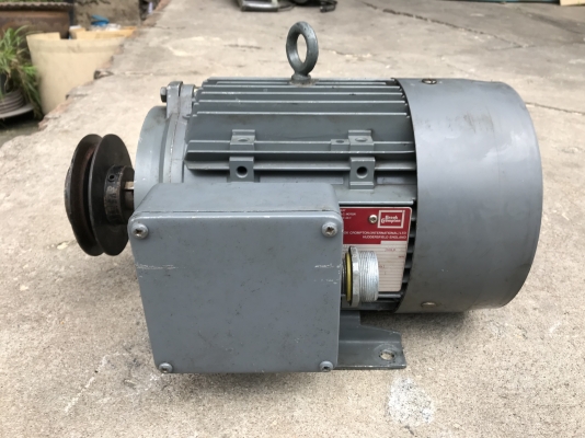 ขายมอเตอร์ Brook Crompton 5.5HP. 380V 1450RPM. made in England รุ่นนี้ทำอังกฤษครับ สภาพสวยเดิมๆ หมุนนิ่ม พร้อมใช้งาน ราคา 4,200 บาท