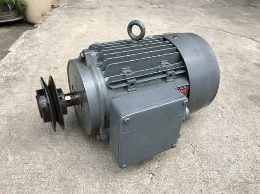 ขายมอเตอร์ Brook Crompton 5.5HP. 380V 1450RPM. made in England รุ่นนี้ทำอังกฤษครับ สภาพสวยเดิมๆ หมุนนิ่ม พร้อมใช้งาน ราคา 4,200 บาท