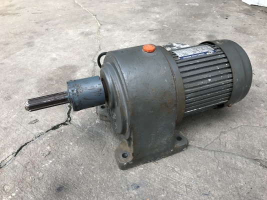 ขายมอเตอร์เกียร์ CPG 1/2HP. 380V made in Taiwan อัตราทด 1:120 เพลาออกประมาณ 12รอบต่อนาที รอบช้าแรงบิดเยอะ สภาพสวย หมุนนิ่ม พร้อมใช้งาน ราคา 3,200 บาท