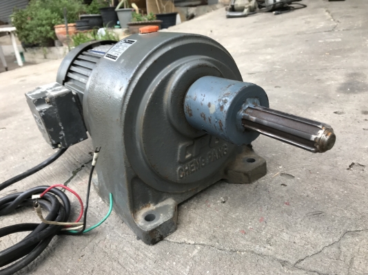 ขายมอเตอร์เกียร์ CPG 1/2HP. 380V made in Taiwan อัตราทด 1:120 เพลาออกประมาณ 12รอบต่อนาที รอบช้าแรงบิดเยอะ สภาพสวย หมุนนิ่ม พร้อมใช้งาน ราคา 3,200 บาท