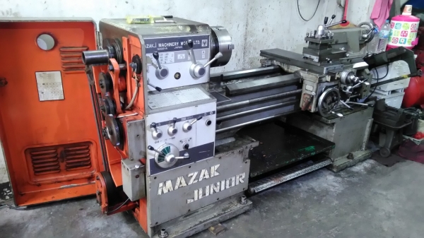 .#เครื่องกลึงมือสองจากญี่ปุ่น..YAMAZAKI  MAZAK-JUNIOR 6ฟุต 3จับ9นิ้ว เบรคตีน เกลียวนิ้วมิล ยันศูนย์2สเตป รู2นิ้ว แน่นๆ นิ่งๆ เงียบทุกเกียร์ พร้อมใช้งานครับ