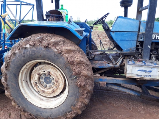 ขายรถไถฟอร์ด 6640 เพลาเดียว พร้อมเครื่องปลูกอ้อย พร้อมทะเบียน ขายรถไถฟอร์ด 6640 เพลาเดียว พร้อมเครื่องปลูกอ้อย พร้อมทะเบียน