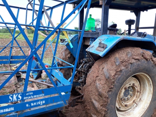 ขายรถไถฟอร์ด 6640 เพลาเดียว พร้อมเครื่องปลูกอ้อย พร้อมทะเบียน ขายรถไถฟอร์ด 6640 เพลาเดียว พร้อมเครื่องปลูกอ้อย พร้อมทะเบียน