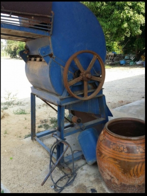 เครื่องโม่พลาสติก ราคา 30,000 บาท สนใจติดต่อ คุณโบว์ 093-8987190 ,ไอดีไลน์ surawuth2