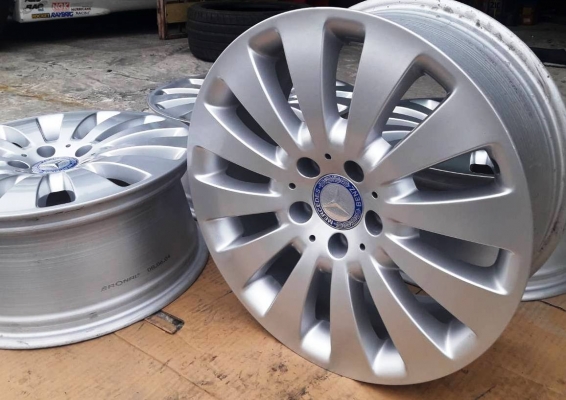 ล้อแม็กเปล่าแท้เดิมติด Benz w204 Made in Poland ขอบ 17x7.5 ET47 5 รู 112 สวยเหมือนได้ล้อใหม่ใหม่ (เบิกใหม่วงละ 6 พันกว่า)