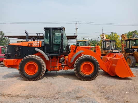 รถญี่ปุ่นเกรดA ขายถูก TCM ZW220 เก่าญี่ปุ่นแท้ สภาพสวย ราคาไม่แพง โทร.090-986-2521 อ๊อบ