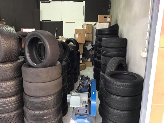 ขาย/เซ้ง ของในร้านยาง 180,000บ พร้อมของ และอุปกรณ์เครื่องมือ