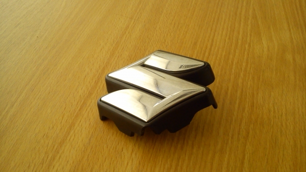 โลโก้ Suzuki ติดกระจังหน้า Suzuki WAGON R