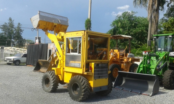 ต้องการขายรถตักล้อยางยี่ห้อTOYOTA-SDT-8รถนอกนำเข้าจากญี่ปุ่น ต้องการขายรถตักล้อยางยี่ห้อTOYOTA-SDT-8รถนอกนำเข้าจากญี่ปุ่น