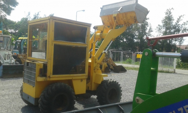 ต้องการขายรถตักล้อยางยี่ห้อTOYOTA-SDT-8รถนอกนำเข้าจากญี่ปุ่น ต้องการขายรถตักล้อยางยี่ห้อTOYOTA-SDT-8รถนอกนำเข้าจากญี่ปุ่น