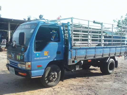 ISUZU. NKR 130 รถเดิมสวย แอร์เย็นฉ่ำ ยางเรเดียน เครื่องดี ครัชชีสวย เอกสารพร้อม