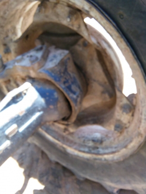 ขาย6640สองเพลา คาราโร่ พร้อมอุปกรณ์3ชิ้น เล่มทะเบียนรถบ้านพร้อมใช้