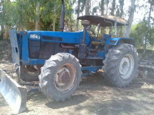 ขาย6640สองเพลา คาราโร่ พร้อมอุปกรณ์3ชิ้น เล่มทะเบียนรถบ้านพร้อมใช้