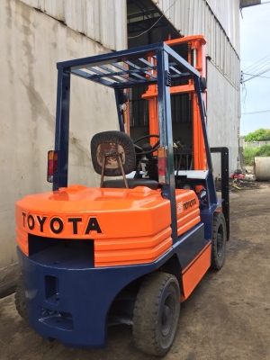 ขายด่วนน โคตรถูกก!! TOYOTA รุ่น 5 FD25 เสา 4 เมตร เกียร์ Auto