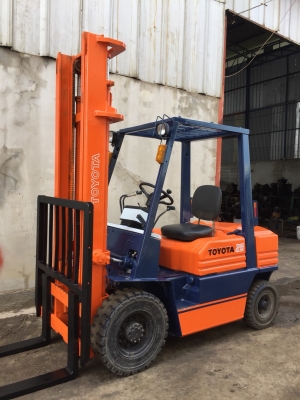 ขายด่วนน โคตรถูกก!! TOYOTA รุ่น 5 FD25 เสา 4 เมตร เกียร์ Auto