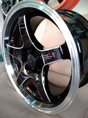 แม็กใหม่ขอบ 15 กว้าง 7 ออฟ 38 ราคา 8500 พร้อมติดตั้งใส่ถ่วง