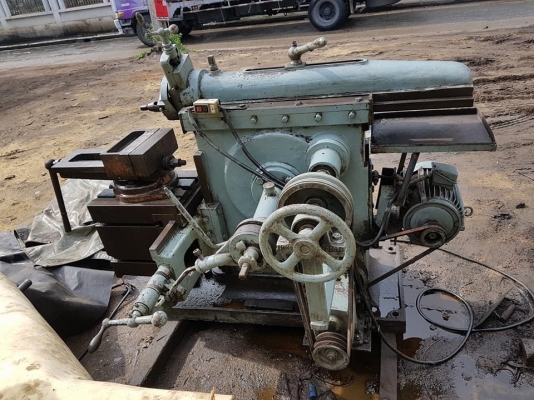 ขายแท่นไส18นิ้วเกียร์บ็อกพร้อมใช้งานราคาเบาๆๆครับ