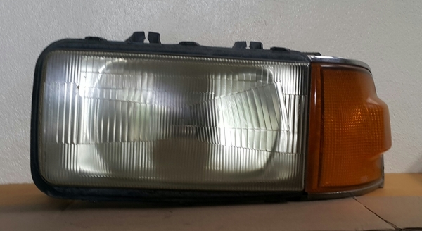 โคมไฟหน้าพร้อมเสื้อไฟเลี้ยว ข้างซ้าย ของ อีซุซุ มังกร