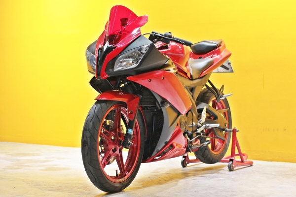 R15 ปี2015 เเต่งเต็มคัน 39,000บ.(ขายเงินสดเท่านั้น) R15 ปี2015 เเต่งเต็มคัน 39,000บ.(ขายเงินสดเท่านั้น)