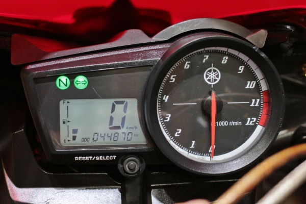R15 ปี2015 เเต่งเต็มคัน 39,000บ.(ขายเงินสดเท่านั้น)