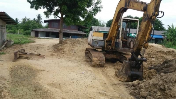 ขาย 330,000 KOMATSU pc 60-6 เครื่องดี ปั้มแรง เอวแน่น ช่วงล่างดี ไฟฟ้าตัด กระจกแตก รถพร้อมใช้ สัญญาซื้อขาย รถอยู่ ชลบุรี 090-772-3710 090-772-3708