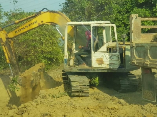 ขาย 330,000 KOMATSU pc 60-6 เครื่องดี ปั้มแรง เอวแน่น ช่วงล่างดี ไฟฟ้าตัด กระจกแตก รถพร้อมใช้ สัญญาซื้อขาย รถอยู่ ชลบุรี 090-772-3710 090-772-3708