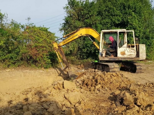 ขาย 330,000 KOMATSU pc 60-6 เครื่องดี ปั้มแรง เอวแน่น ช่วงล่างดี ไฟฟ้าตัด กระจกแตก รถพร้อมใช้ สัญญาซื้อขาย รถอยู่ ชลบุรี 090-772-3710 090-772-3708