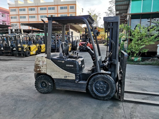 รถยก 3 ตัน เครื่องดีเซล เกียร์ออโต้ เสาสูง 4.75 เข้าตู้ แผงงาสไลด์