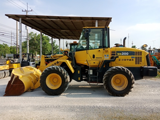 มาใหม่ครับ KOMATSU WA200-6 นำเข้าจากญี่ปุ่น โทร.090-986-2521 อ๊อบ