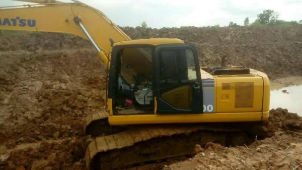 ขายรถขุดแบ็คโค KOMATSU PC200-7 เอกสารครบ ช่วงล่างดี บูมสวยทำงานหมื่น ชม.