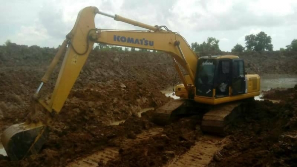 ขายรถขุดแบ็คโค KOMATSU PC200-7 เอกสารครบ ช่วงล่างดี บูมสวยทำงานหมื่น ชม.
