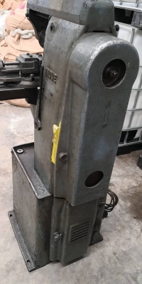 27,000 บ.โทร 083-2000058 LINE ID: line832923 HORIZONTAL MILLING เครื่องกัดแนวนอนจากญี่ปุ่นยี่ห้อ INOUE KOKI เปลี่ยนใส่ใบได้หลายรูปแบบ ให้พร้อมปากกาจับงานบนแท่น