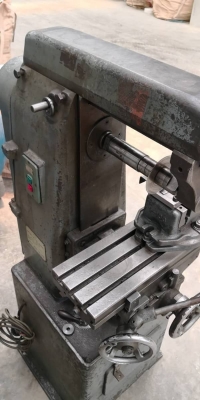 27,000 บ.โทร 083-2000058 LINE ID: line832923 HORIZONTAL MILLING เครื่องกัดแนวนอนจากญี่ปุ่นยี่ห้อ INOUE KOKI เปลี่ยนใส่ใบได้หลายรูปแบบ ให้พร้อมปากกาจับงานบนแท่น