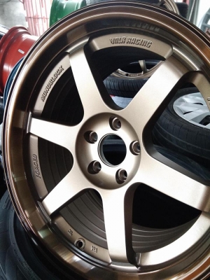 แม็กใหม่ ขอบ 18 ห้ารู สีใหม่ สวยโดนจัย ราคา 10700 พร้อมยาง 15900 บาท