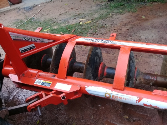 ขายรถไถ รุ่น 4708  รถออก ก.ค. ปี 54  อุปกรณ์ครบรถบ้านสภาพพร้อมใช้ราคาต่อรองได้