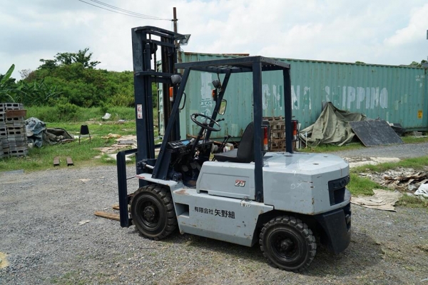 KOMATSU รุ่น FG25-8 // 2.5ตัน เสา4เมตร