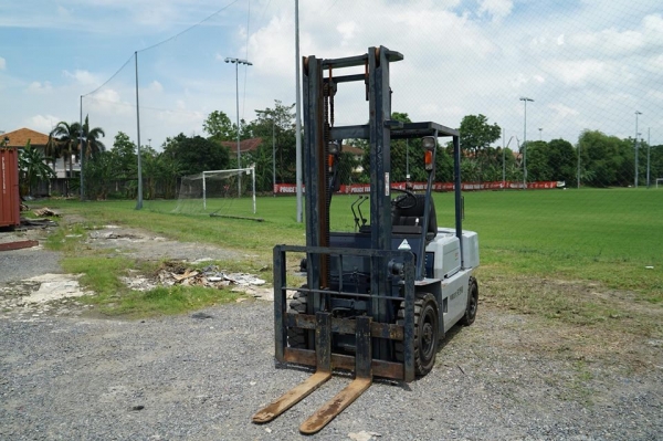 KOMATSU รุ่น FG25-8 // 2.5ตัน เสา4เมตร