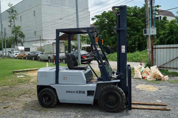 KOMATSU รุ่น FG25-8 // 2.5ตัน เสา4เมตร