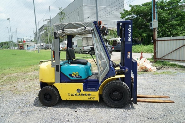 KOMATSU รุ่น FG20LC // 2ตัน KOMATSU รุ่น FG20LC // 2ตัน