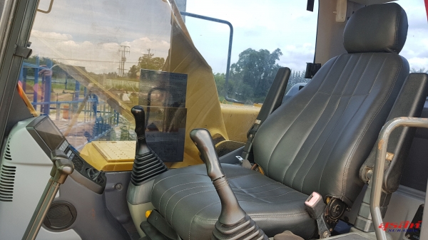 ขายรถแบคโฮ KOMATSU PC200-8 สภาพเทพบุตร รถสวย เดิม ๆ บอดี้ สี สวยมาก มีการใช้งานและดูแลรักษาดี