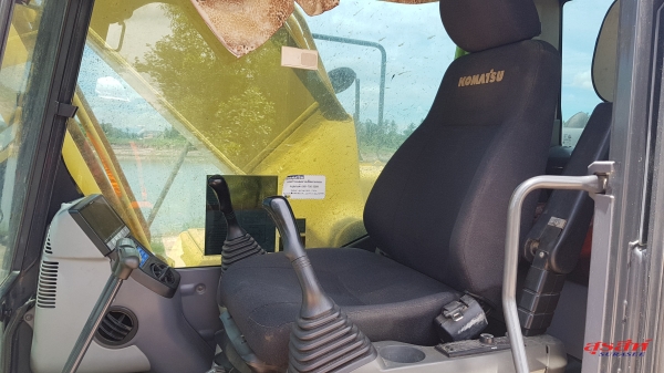 ขายรถแบคโฮ KOMATSU PC200-8 รถใช้ในสนามกอร์ฟ ซีเรียลสูง สภาพดี พร้อมใช้งาน