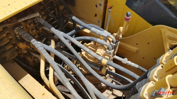 ขายรถแบคโฮ KOMATSU PC200-8 รถใช้ในสนามกอร์ฟ ซีเรียลสูง สภาพดี พร้อมใช้งาน