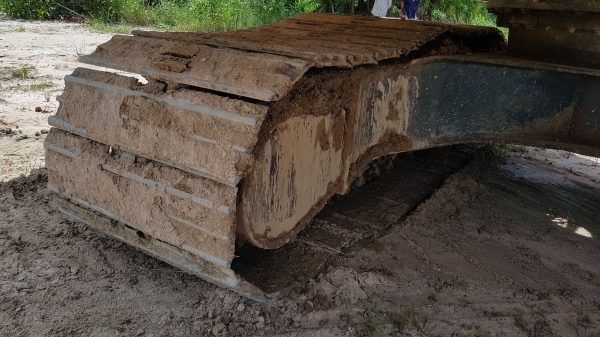 ขายรถแบคโฮ KOMATSU PC200-8 รถใช้ในสนามกอร์ฟ ซีเรียลสูง สภาพดี พร้อมใช้งาน