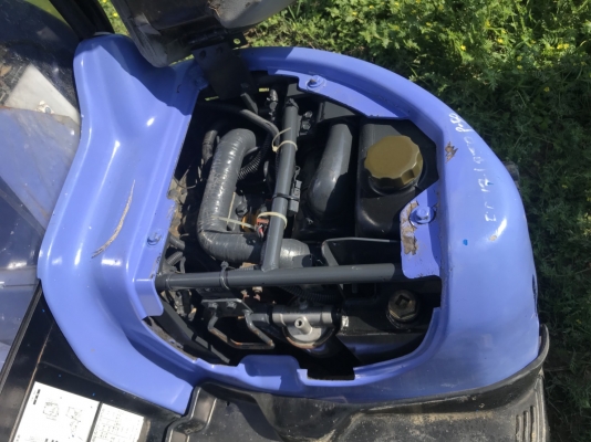 ขายรถแม็คโค ยี่ห้อ โคมัสสุ ยูยู  เครื่องดีเซล