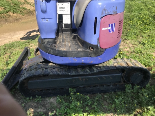 ขายรถแม็คโค ยี่ห้อ โคมัสสุ ยูยู  เครื่องดีเซล